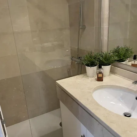 Apartment Stunning Modern 2 Bedroom - Alcazaba Lag *